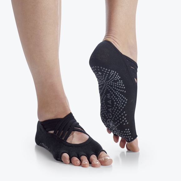 GAIAM Accessories - GAIAM Grippy Yoga Studio Socks NWT Black-1 Pair